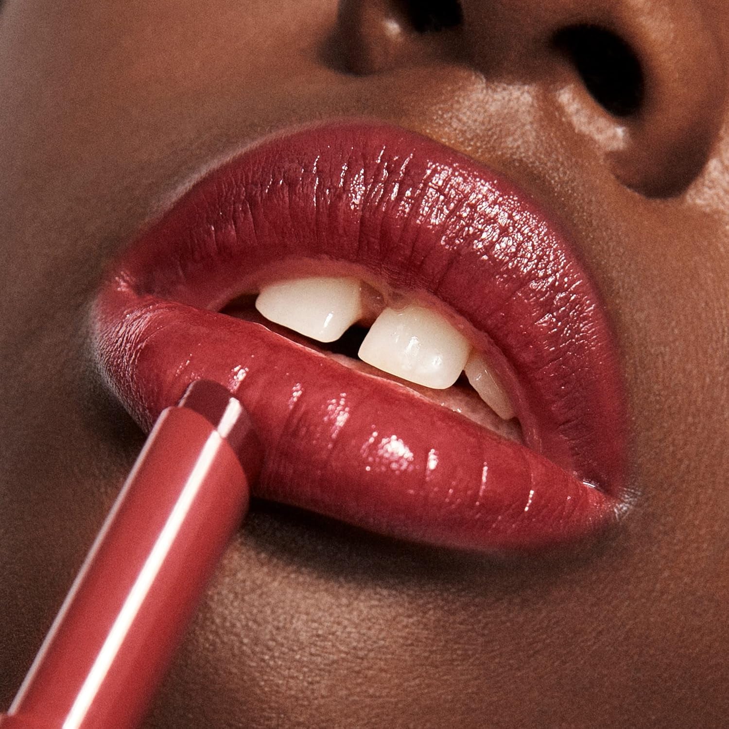 MAKEUP - the Color Lip Glow 279 - Rosso Marrone - Rosetto Rosso Marrone Burroacaco Di Karite per Nutrire Le Labbra - Rosetti Luminoso Lucido - Vegan - Cruelty Free