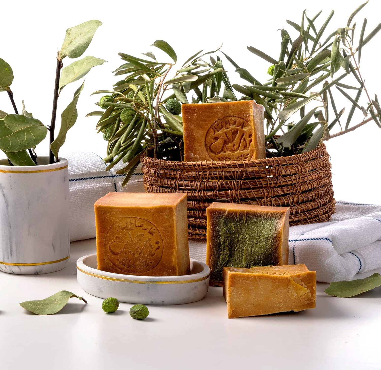 ® Set Di 3 Saponi Originali Di Aleppo, Ciascuno Circa 200 Gr (Circa 600 Gr in Totale), 90% Olio D'Oliva / 10% Olio Di Alloro + Sacchetto per Sapone in Sisal | Sapone Naturale