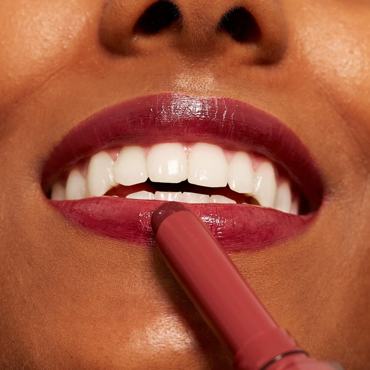 MAKEUP - the Color Lip Glow 279 - Rosso Marrone - Rosetto Rosso Marrone Burroacaco Di Karite per Nutrire Le Labbra - Rosetti Luminoso Lucido - Vegan - Cruelty Free