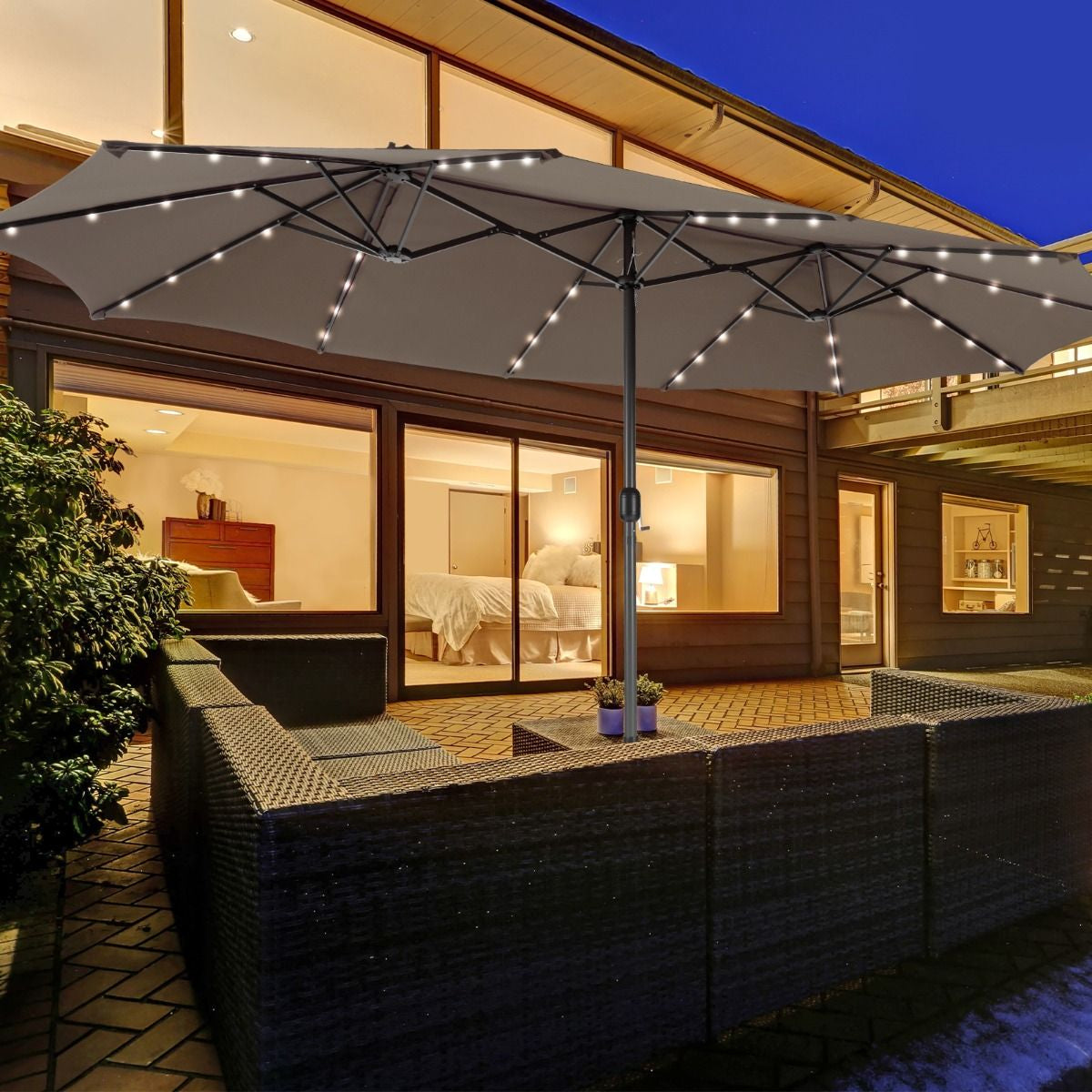 Ombrellone Gemello Da 470Cm Con 48 Luci LED, Ombrello Da Esterno a Doppio Lato Con Pannello Solare Auto-Caricante 3 Colori