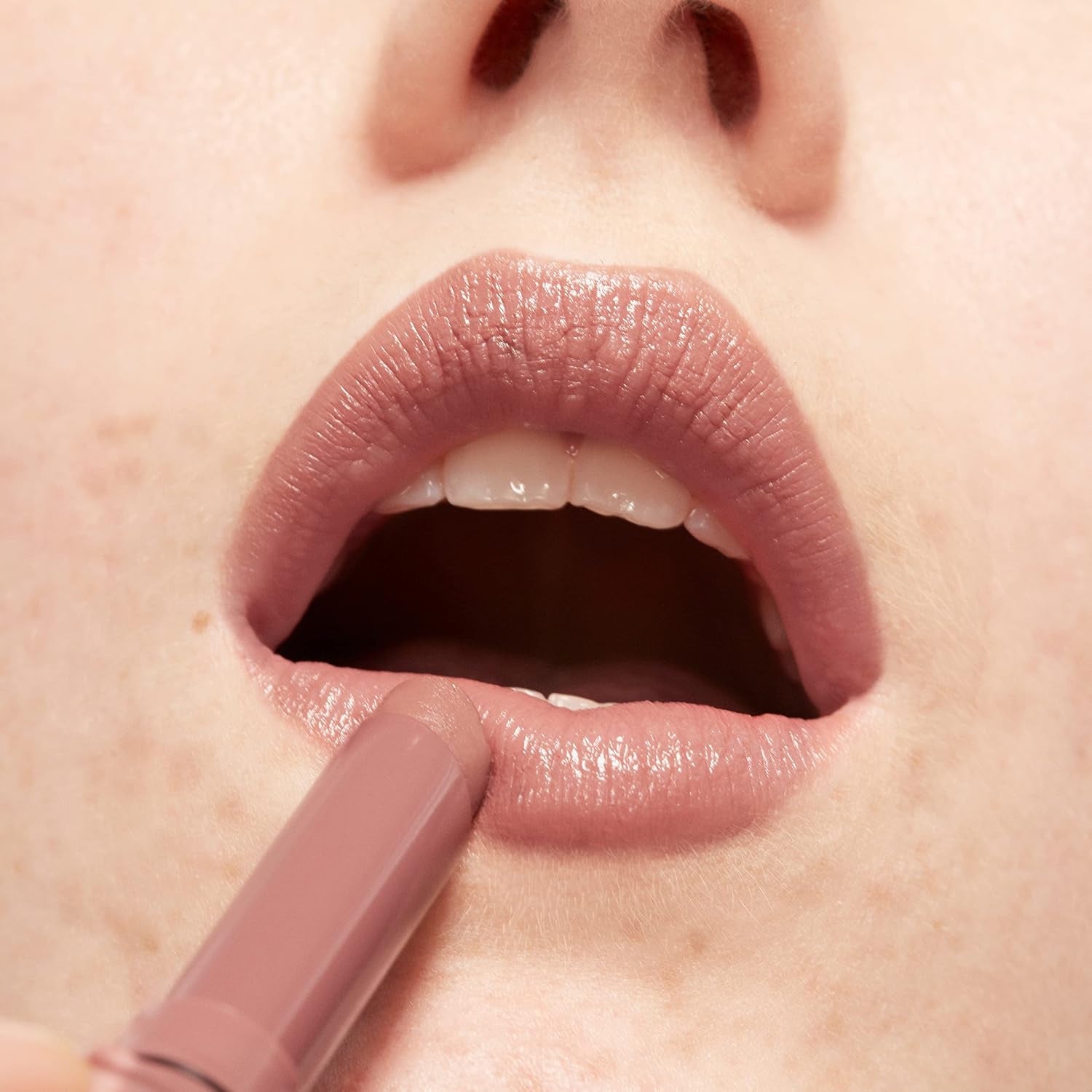 MAKEUP - the Color Lip Glow 504 - Tortora Nude - Rosetto Tortora Nude Burroacaco Di Karite per Nutrire Le Labbra - Rosetti Luminoso Lucido - Vegan - Cruelty Free